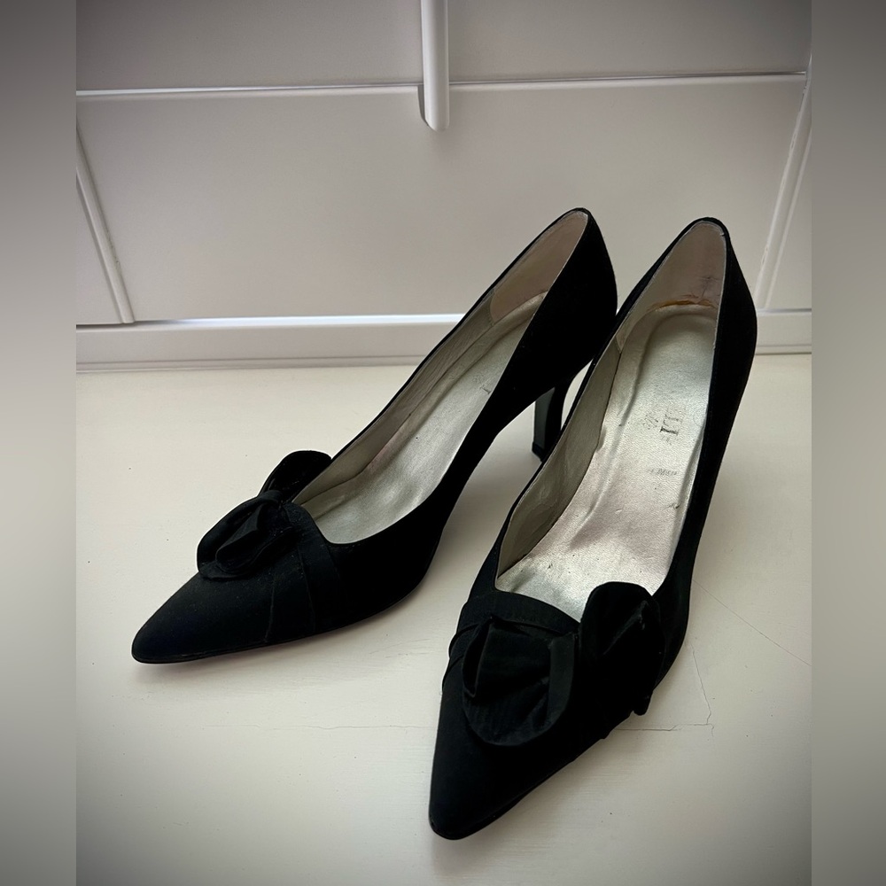 Van Eli Classic Black Heels